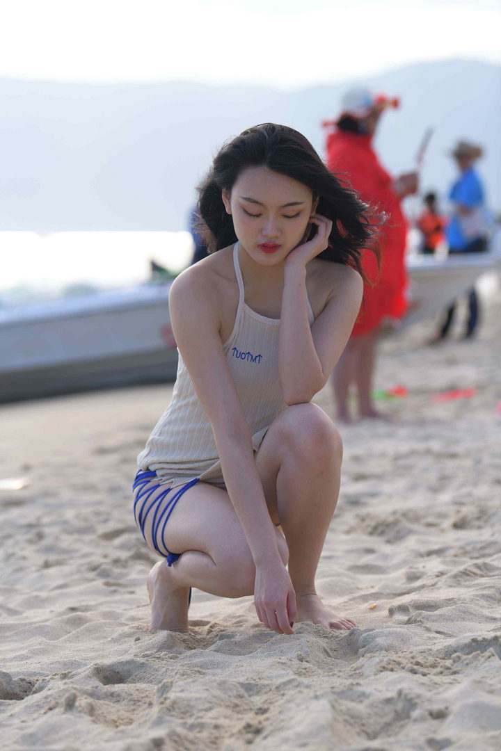 图片[2]-QB1896 海边的金色比基尼美女 套图308张-神兽街拍